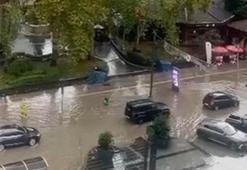 Rize'de sağanak cadde ve sokakları göle çevirdi