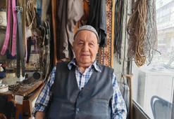 92 yaşındaki semer ustası, zanaatını yaşatmak için 2 bastonuyla dükkan açıyor