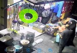 Kağıthane’de çaldığı çantanın 'gelinim beğenmedi' yalanıyla parasını istedi; esnafın dikkatiyle yakalandı