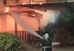 Seyhan Nehri üzerindeki asma yaya köprüsünde yangın