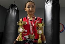 Mağazada çalışıp, spor salonu aidatını ödediği ‘muay thai’de şampiyon oldu