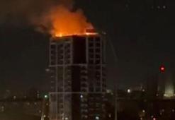Ankara'da bir iş merkezinin çatısında çıkan yangın söndürüldü