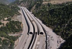 Karadeniz'i Akdeniz'e bağlayan dev projede 49 kilometrelik yolun en zorlu tüneli tamamlandı
