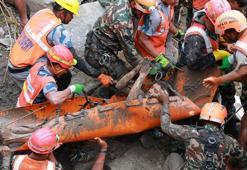Nepal'deki selde tünelde mahsur kalan 2 işçi 9 gün sonra kurtarıldı