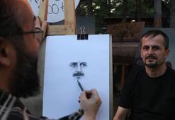 Çocukken izlediği ressam Bob Ross'dan etkilendi, canlı model portre sanatçısı oldu