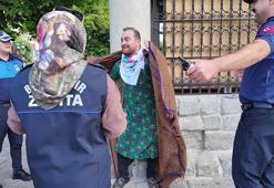 Dilenci kılığına giren tiyatrocudan zabıtalara sürpriz kutlama