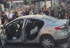 Güngören'de kaldırıma çıkan otomobil durakta bekleyen yayalara çarptı: 2'si ağır 4 yaralı