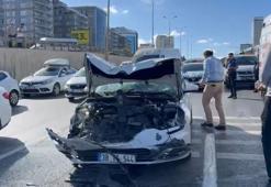 Beylikdüzün'de 3 aracın karıştığı zincirleme kaza; yaralılar var