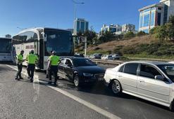Ümraniye'de 4 aracın karıştığı zincirleme kaza