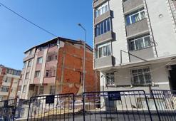 Sultangazi'de hafriyat çalışması sırasında temelinde kayma olan 4 katlı bina tahliye edildi