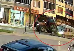 Tarım işçilerini taşıyan minibüs, park halindeki traktöre çarptı; 10 kişinin yaralandığı kaza kamerada