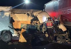 Tekirdağ'da minibüs, TIR'a arkadan çarptı; 1 ölü, 1 yaralı