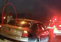 ‘Başkomiserim’ diyerek tartıştığı sürücüden ehliyet ve ruhsat isteyen şüpheli, market çalışanı çıktı