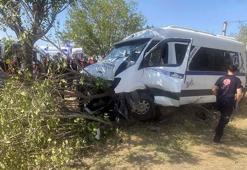 Tarım işçilerini taşıyan minibüs, ağaca çarptı: 14 yaralı