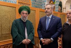 Bakan Fidan, Suriye'de cami ve türbeleri ziyaret etti