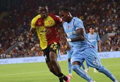 Göztepe'de golcü Armstrong formayı kaptırdı