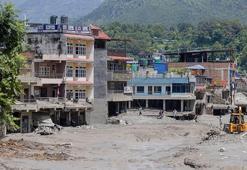 Nepal'deki selde can kaybı 1400'ü aştı