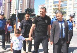 Şehit polisin oğlu Çınar'ı okula Emniyet Müdürü Aydın götürdü