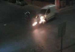 Hafif ticari araç ile otomobilin çarpışması kamerada; 2 yaralı