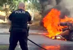 Avcılar’da yanan otomobile polisten tüp ve su tankeri ile müdahale