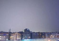 Ankara'da şimşekler gökyüzünü aydınlattı