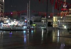 Taksim'de yağış etkili oldu