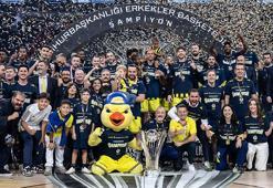 Fenerbahçe Tarfin, şampiyonluk kupasını aldı