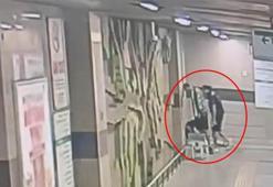 Beyoğlu’nda metroda uyuyan kişinin cep telefonunu çalan şüpheli yakalandı