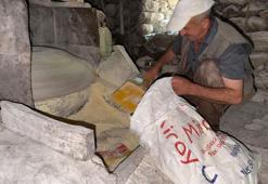47 yıldır dede yadigarı su değirmenini işletiyor