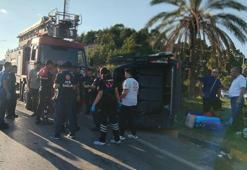 Antalya'da üç aracın karıştığı zincirleme kaza: 17 yaralı