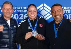 Avrupa Boks Şampiyonası'nda dereceye giren milliler madalyalarını aldı