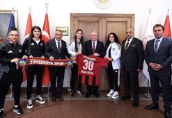 Bakan Güler, Yüksekova Spor Kadın Futbol Takımı sporcuları ile görüştü