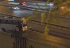 Sultangazi'de arızalanan midibüsü yol kenarına iten kadın polis kamerada