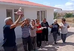 50 yıllık okul binasını imece usulü yenileyip, halayla kutladılar