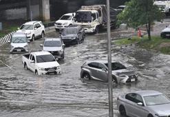 Bangkok'ta sel: Binlerce kişi tahliye edildi