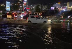 İstanbul’da sağanak etkili oluyor; yollar göle döndü