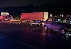 Kütahya’da bariyerleri aşan TIR karşı yöne geçip kaza yaptı: 1 yaralı