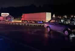 Kütahya’da bariyerleri aşan TIR karşı yöne geçip kaza yaptı: 1 yaralı