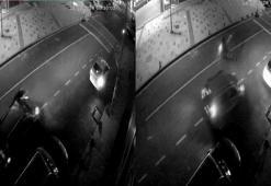 Arnavutköy'de hafif ticari araç ile motosikletin çarpıştığı kaza kamerada: 2 yaralı