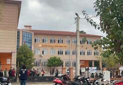Manisa’daki okulda öğrenciler yeniden dersbaşı yaptı