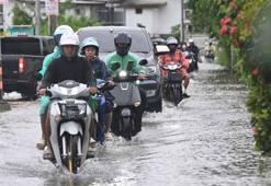 Tayland'ın başkenti Bangkok'ta sel 700 bin kişiyi etkiledi