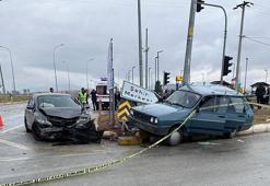 Kütahya'da iki otomobilin çarpıştığı kaza kamerada; 2 ölü, 8 yaralı