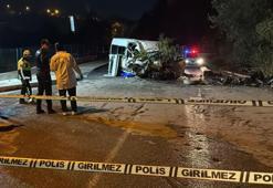 Minibüs trafik tabelası, elektrik direği ve ağaca çarptı: 6 yaralı