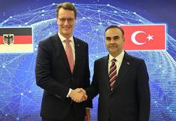 Bakan Kacır, Almanya’nın Kuzey Ren-Vestfalya Eyaleti Başbakanı Wüst ile bir araya geldi