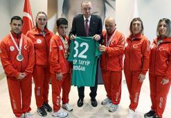 Cumhurbaşkanı Erdoğan, Türkiye Özel Sporcular Spor Federasyonu temsilcilerini kabul etti