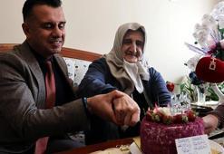 Çocukluğundan beri doğum günü kutlanmayan 85 yaşındaki Asuman Atasever’e pastalı sürpriz
