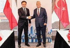 Bakan Bolat, Polonya Maliye ve Ekonomi Bakanı Domanski ile bir araya geldi
