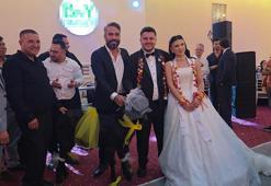 Adana'da düğünde gelin ve damada keçi hediye edildi