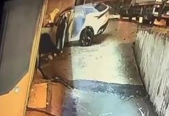 Güngören'de tramvay, minibüse çarptı