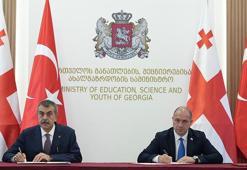 Bakan Tekin, Gürcü mevkidaşı ile bir araya geldi